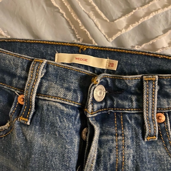 Straight leg Levi wedgie jeans - Picture 2 of 3